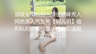 高颜值牛仔女神 上厕所也不忘自拍嘘嘘的日常，女神就是女神呀，尿起来也美成一道风景！