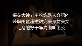 白嫩女友露脸全裸出境，粉嫩香舌舔的我好舒服