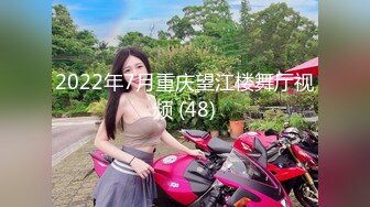 商城厕所TP长得瘦小的美女嘘嘘