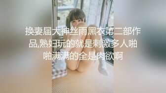 大神潜入商场女厕偷窥尿完来了兴致看小视,频抠B自慰的美女店员