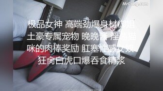 黑色短裙气质美女和闺蜜逛街一箭双雕双抄底 双马尾丝绸旗袍小姐姐性感腿环吊带黑丝花纹内