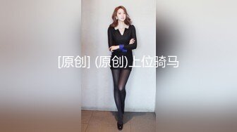 戶外伡震褕情脯乳期人妻,擠奶水到小哥J8上,自己再舔幹凈,被按在後座狂插