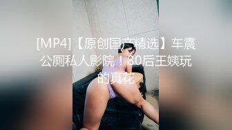 商场女厕偷拍黄衣短发美女非常诱惑的黑鲍鱼 张个小口