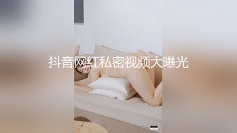 娜娜,玩掌机的女孩真抗操