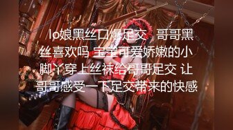 公共女厕偷拍工商银行的美女职员小黑穴一条毛很标准的凤巢