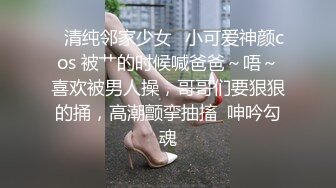 车展现场抄底大长腿美女车模和漂亮的美女职员 (3)