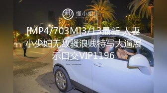 长相文静的极品美臀女神居家激情啪啪的!