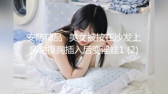 [MP4/741MB]漂亮制服美女3P 身材嬌小 同時伺候三根肉棒 嘴叼逼插 被無套輸出 非常享受舒坦