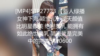 《魔手外购极品厕拍》商业城女厕全景偸拍超多少女少妇方便，逼脸同框，花臂少女尿量好足阴户微开相当诱惑，无水原档4K (10)