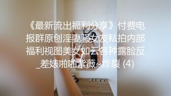 穿纯欲风透明的蕾丝性感套装在公园的走廊里勾引老头