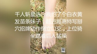 姐妹花露脸一起伺候大哥，丝袜情趣让大哥无套抽插轮流爆草，表情好骚，插了骚穴插菊花疼的乱叫，内射舔鸡巴