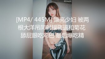 颜值不错的美女小少妇深夜发骚，黑丝诱惑，听狼友指挥各种骚浪动作展示，撅着屁股自慰逼逼