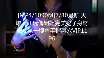 漂亮制服美女3P 身材娇小 同时伺候三根肉棒 嘴叼逼插 被无套输出 非常享受舒坦