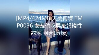 视频时故意把摄像头对准他刚搞定的同居小女友