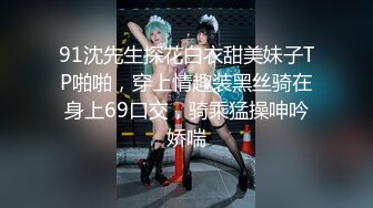 半夜闺蜜睡着后，偷偷与儿子在闺蜜家卫生间激情