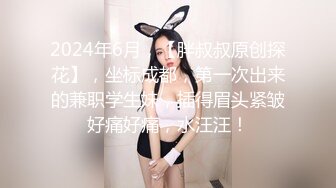 偷拍乡下表妹洗澡身材发育的真好 ❤️无意间被她发现放在肥皂架上的手机 还在镜头前卖萌