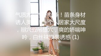 大学生情侣镜头前赚外快，颜值高身材好小哥又很骚，舔逼真淫荡，玩着奶子草着逼无套抽插，浪荡呻吟好骚内射