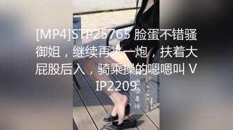 超嫩粉木耳小学妹和土豪男友车震，小美女超顺从尽心服务毛都没几根的粉嫩小逼被内射