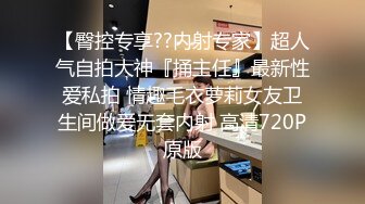 无套抽插年轻少妇，无毛嫩逼非常过瘾。