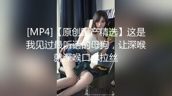 2023最新RKQ系列之等待公交的无内短裙少女